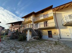 Casa Bi/Trifamiliare in Residenziale