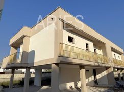 Casa Bi/Trifamiliare in Residenziale
