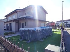 Casa Bi/Trifamiliare in Residenziale