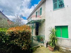 Casa Bi/Trifamiliare in Residenziale