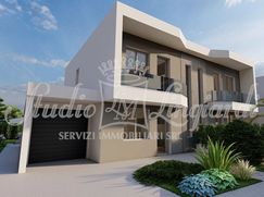 Casa Bi/Trifamiliare in Residenziale