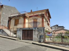 Casa Bi/Trifamiliare in Residenziale