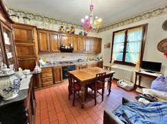 Casa Bi/Trifamiliare in Residenziale