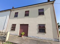 Casa Bi/Trifamiliare in Residenziale