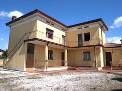 Casa Bi/Trifamiliare in Residenziale
