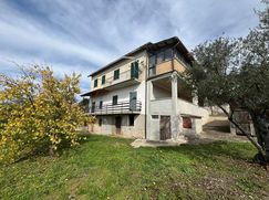 Casa Bi/Trifamiliare in Residenziale