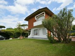 Casa Bi/Trifamiliare in Residenziale