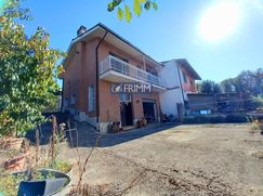 Casa Bi/Trifamiliare in Residenziale