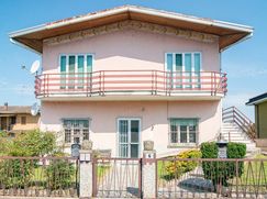 Casa Bi/Trifamiliare in Residenziale