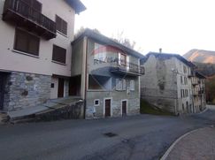 Casa Bi/Trifamiliare in Residenziale