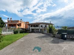 Casa Bi/Trifamiliare in Residenziale