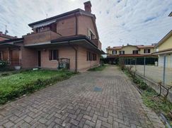 Casa Bi/Trifamiliare in Residenziale