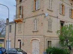Casa Bi/Trifamiliare in Residenziale