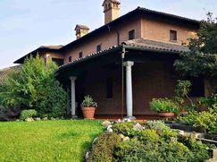 Casa Bi/Trifamiliare in Residenziale