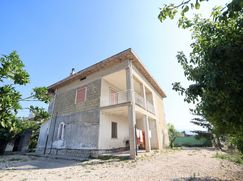 Casa Bi/Trifamiliare in Residenziale