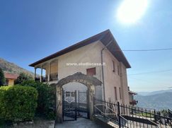 Casa Bi/Trifamiliare in Residenziale