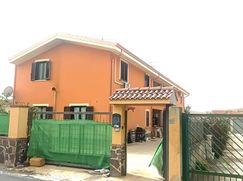 Casa Bi/Trifamiliare in Residenziale