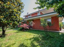 Casa Bi/Trifamiliare in Residenziale