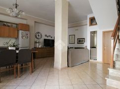 Casa Bi/Trifamiliare in Residenziale
