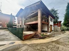Casa Bi/Trifamiliare in Residenziale
