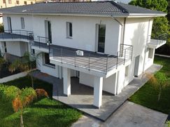 Casa Bi/Trifamiliare in Residenziale