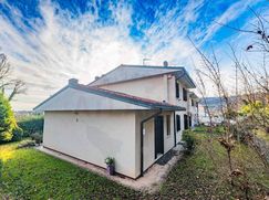 Casa Bi/Trifamiliare in Residenziale
