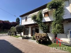 Casa Bi/Trifamiliare in Residenziale