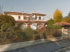 Casa Bi/Trifamiliare in Residenziale