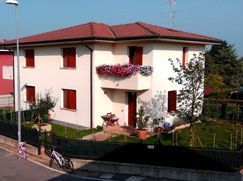 Casa Bi/Trifamiliare in Residenziale