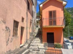 Casa Bi/Trifamiliare in Residenziale