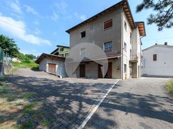 Casa Bi/Trifamiliare in Residenziale