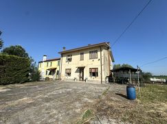 Casa Bi/Trifamiliare in Residenziale
