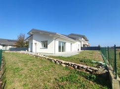 Casa Bi/Trifamiliare in Residenziale