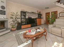 Casa Bi/Trifamiliare in Residenziale