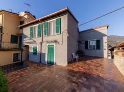 Casa Bi/Trifamiliare in Residenziale
