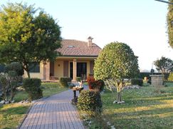 Casa Bi/Trifamiliare in Residenziale