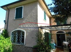 Casa Bi/Trifamiliare in Residenziale