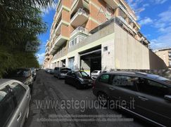 Negozio/Locale commerciale in Commerciale