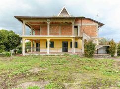 Casa Bi/Trifamiliare in Residenziale