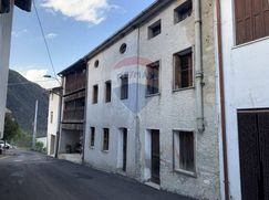 Casa Bi/Trifamiliare in Residenziale