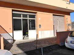 Negozio/Locale commerciale in Commerciale