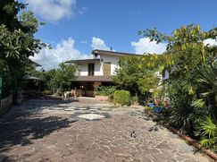 Casa Bi/Trifamiliare in Residenziale