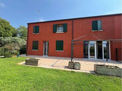 Casa Bi/Trifamiliare in Residenziale