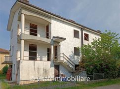 Casa Bi/Trifamiliare in Residenziale
