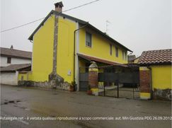 Casa Bi/Trifamiliare in Residenziale