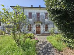 Casa Bi/Trifamiliare in Residenziale