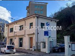 Negozio/Locale commerciale in Commerciale