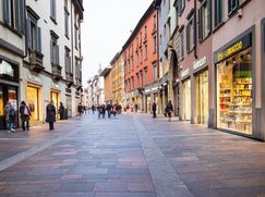 Negozio/Locale commerciale in Commerciale