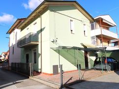 Casa Bi/Trifamiliare in Residenziale