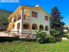 Casa Bi/Trifamiliare in Residenziale